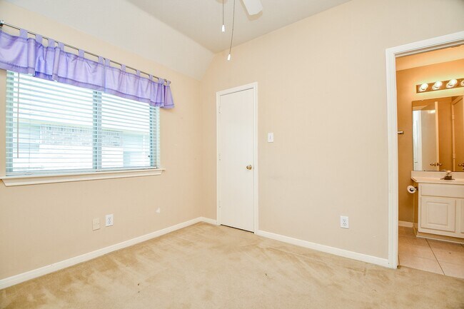 Photo - 1816 Oak Lodge Dr