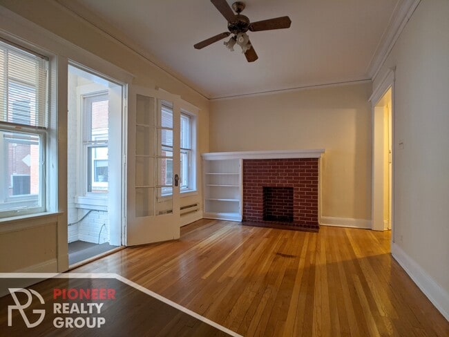Building Photo - 4433 N Wolcott Ave