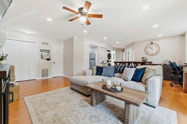 Photo - 93 Briarwood Ct