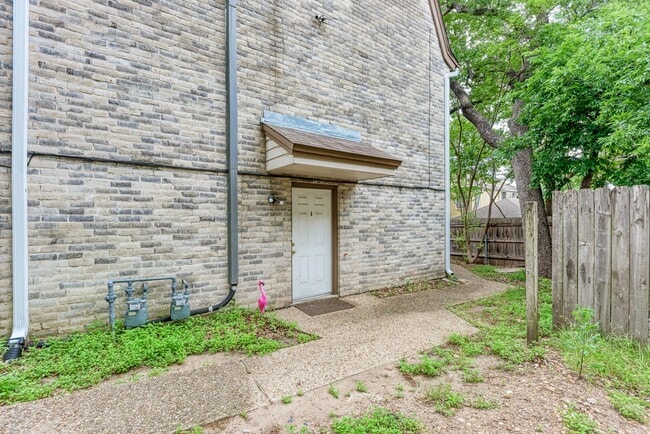 Building Photo - 3102 Cedar St Unit 3102 Cedar B Rental