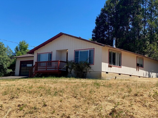 Photo - ~Centrally Located 3 Bedroom Home~