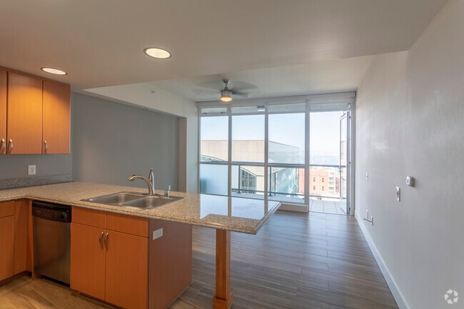 1 BR, 1 BA - 688 SF