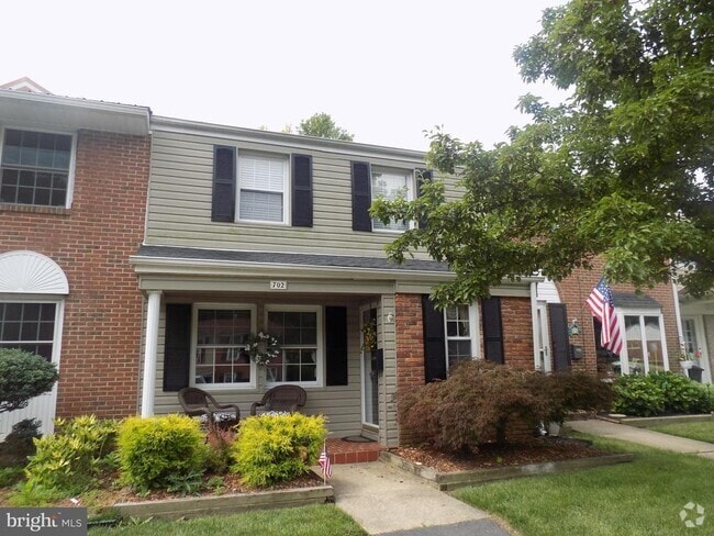 Building Photo - 702 Towne Center Dr Rental