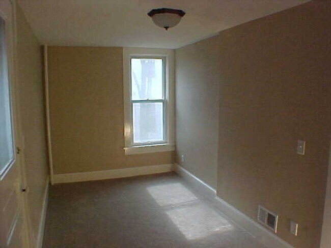 Photo - 215 E Mifflin St Unit 2