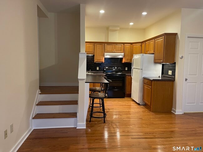 Photo - 80 Grassy Plain St Unit 4