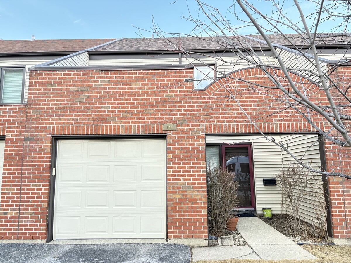 Photo - 648 Naples Ct Townhome