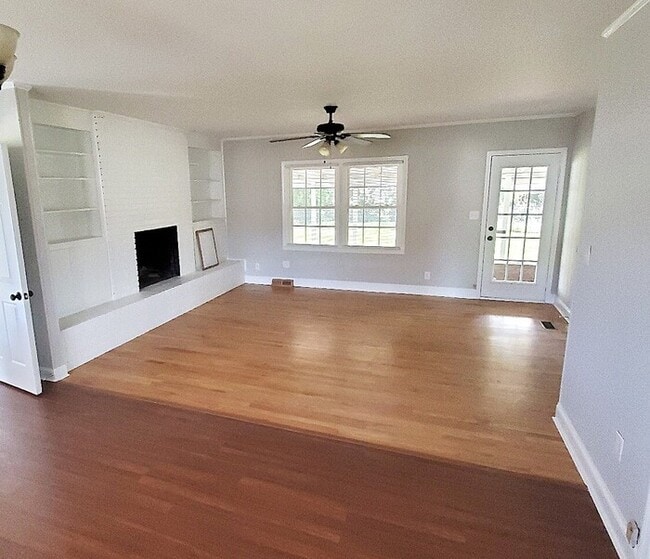 Photo - Charming Vintage Ranch, Den, Fireplace, Screened Porch