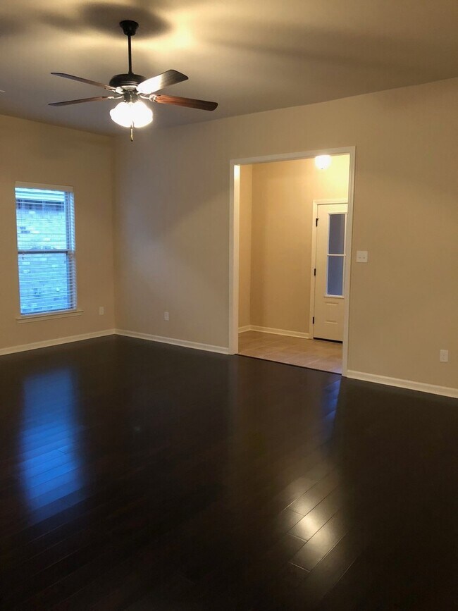 Photo - 3BD 2BA House in Hunters Trace Subdivision