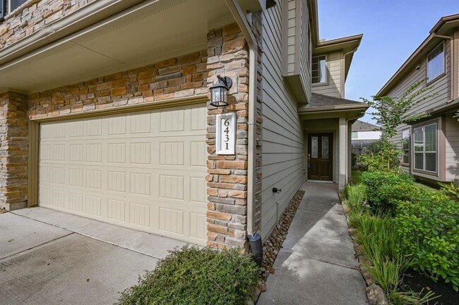 Photo - 6431 Calgary Woods Ln