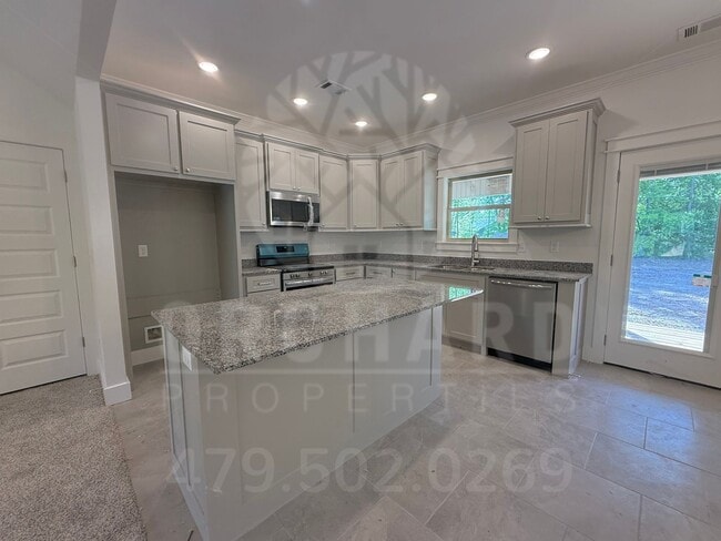 Single-Family Home- 2 Bed/ 2 Bath w/ Hobby... - Single-Family Home- 2 Bed/ 2 Bath w/ Hobby...