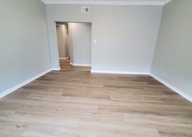 Photo - 2064 W Hutchinson St Unit 3