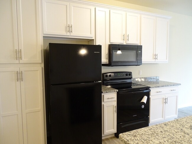 Photo - 349 Cedar Holw