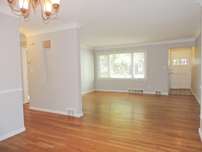 Photo - 2 Bed - 1 Bath Ranch for Rent in Willowick!