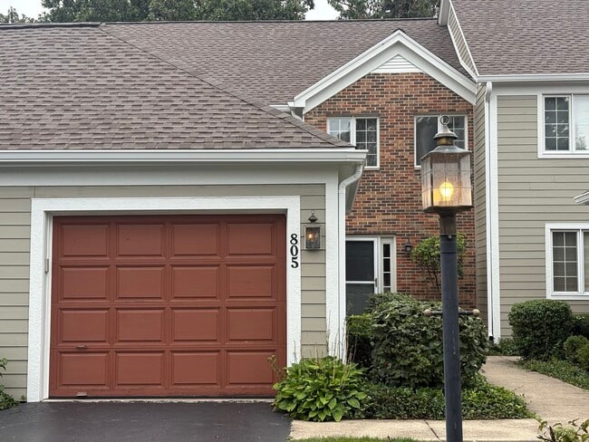 Photo - 805 Suffield Square