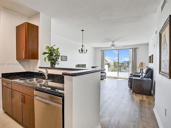 Photo - 2421 NE 65th St Unit 22