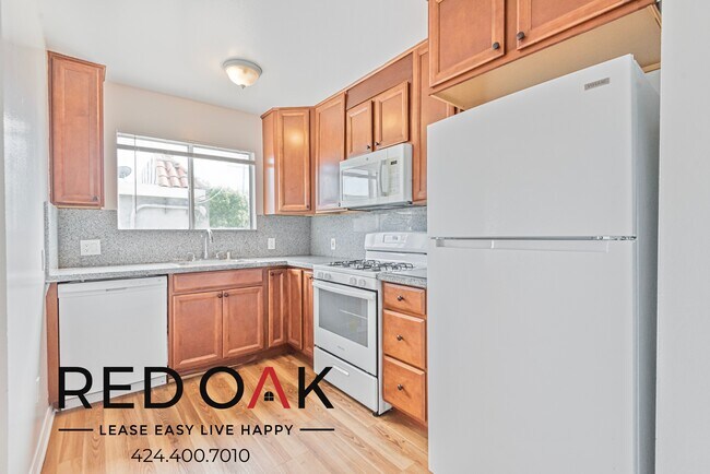 Photo - Lovely Three Bedroom with Sunny Windows, K... Unidad 2