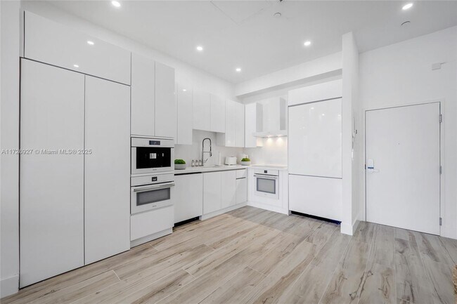 Photo - 2301 Collins Ave Unit 1625