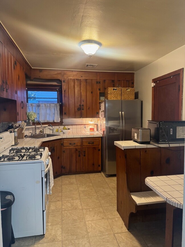Photo - 114 E 35th St