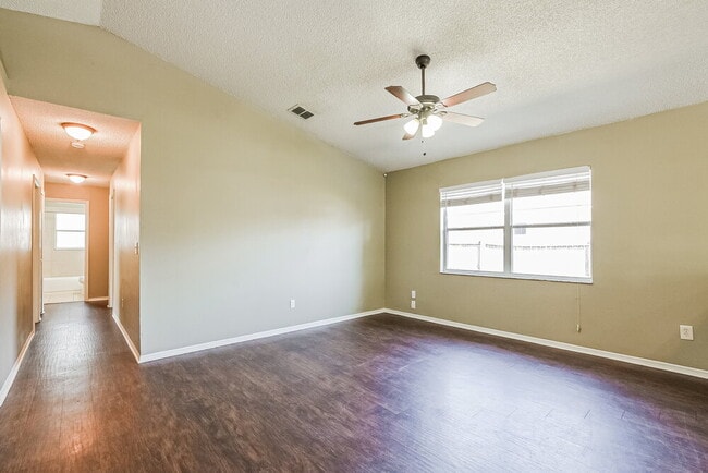 Photo - 13705 Glasser Ave