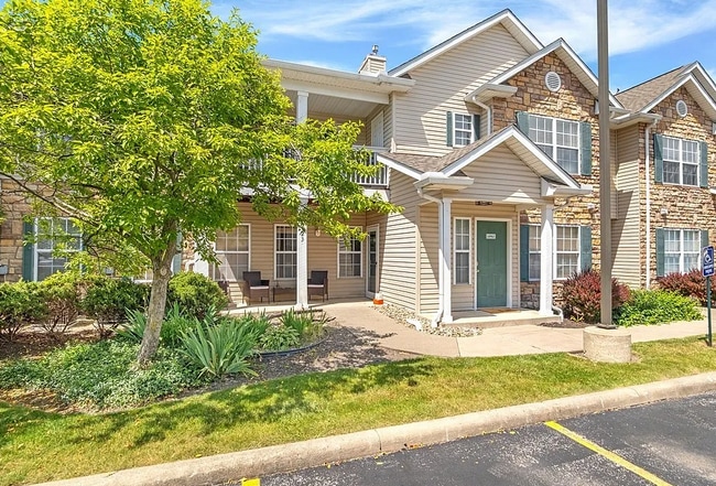 Building Photo - 14943 Lenox Dr Unit 523