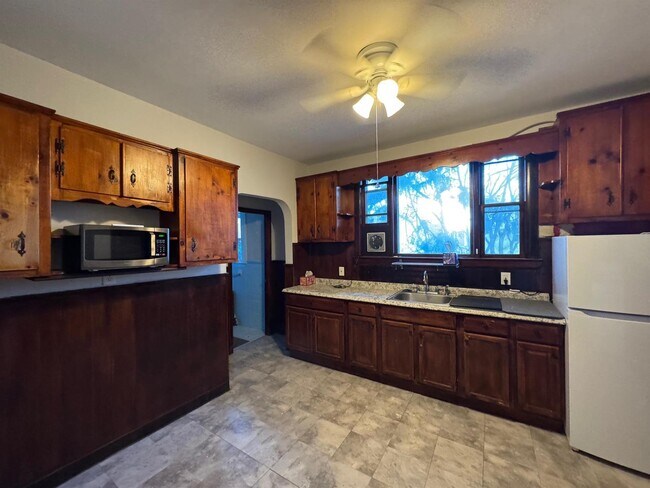 Building Photo - 62 Liberty Ave Unit 2