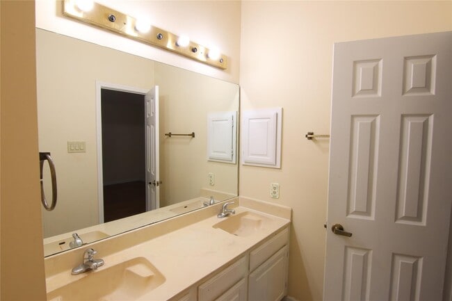 Building Photo - 12430 Brook Meadows Ln