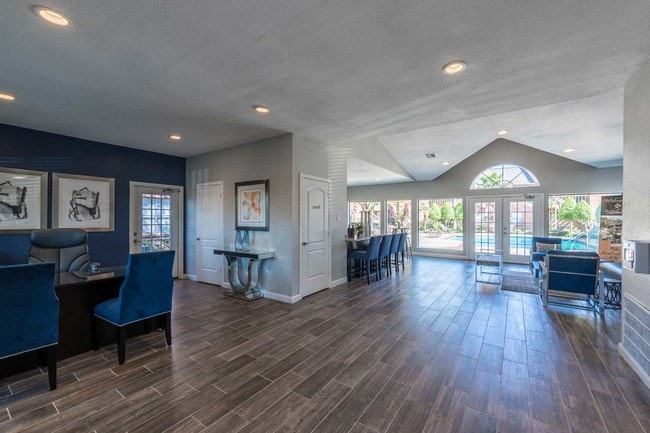 Escritorio de arrendamiento - Fairfield Trails Apartments