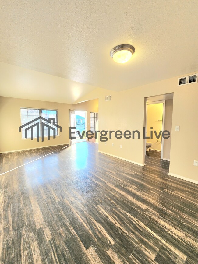 Photo - 112 Fireball Dr