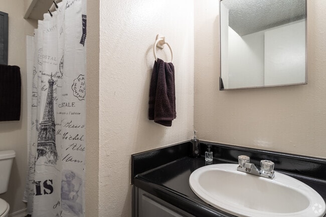 2BR, 1BA - Premium - Monticello Village