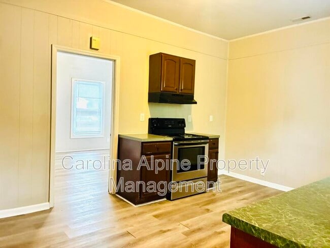 Photo - 408 Leland St