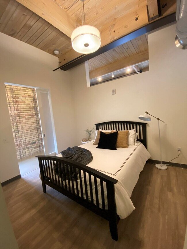 LOFTS - Brooks | 1 Bedroom