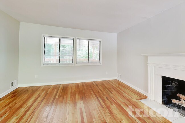Photo - 381 Waterford Rd NW