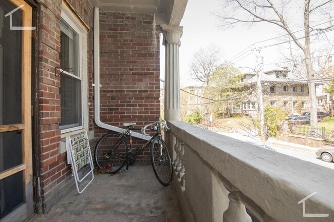 Photo - Huge 2 bed unit with the landlord paying the broker's fee for 9/1!!