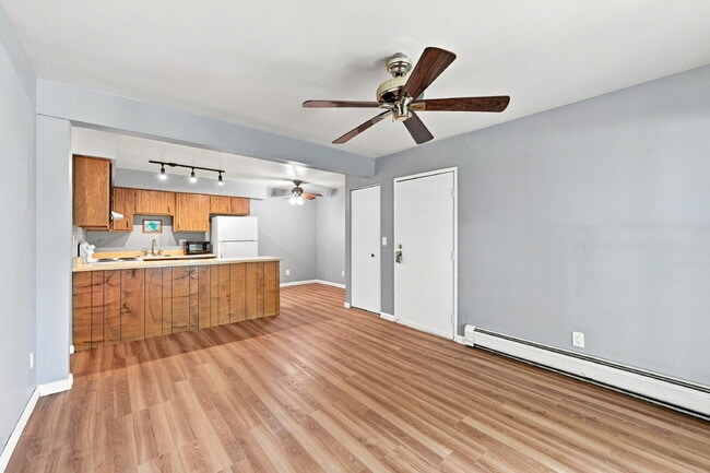 Building Photo - $1,340.95 - 1 Bed, 1 Bath Condo in Denver with In Unit G16