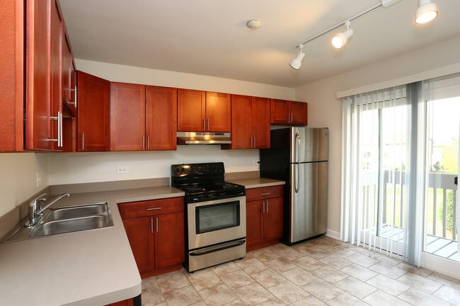 2BR, 1BA - 975SF - Kitchen