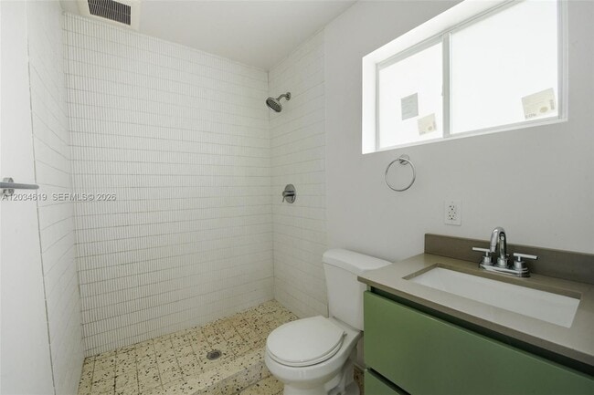Photo - 127 NW 74th St Unidad 4