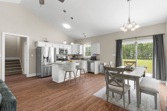 Photo - 306 E Theriault Ct