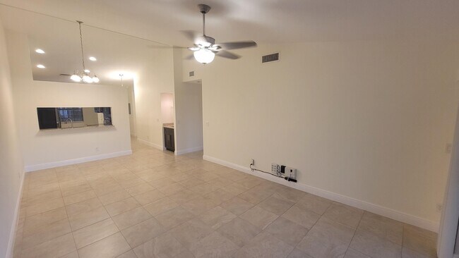 Photo - 1072 Keystone Dr Unit A