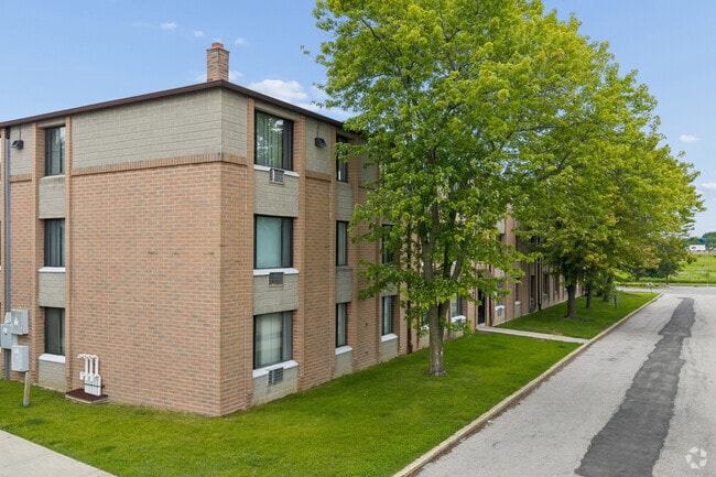Photo - Riverwood Court Apartments