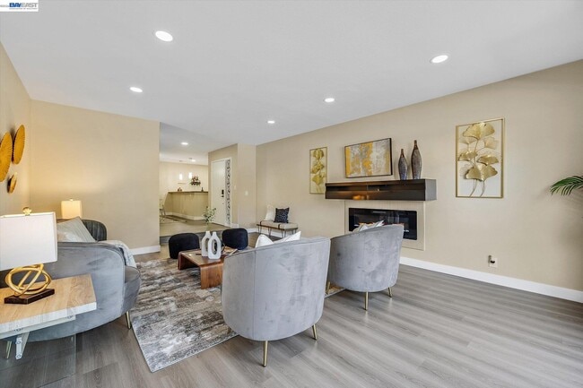 Photo - 39139 Argonaut Way Unit 107