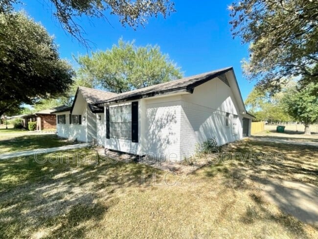 Photo - 501 Karnes Dr