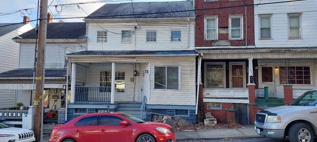 Photo - 842 W Pine St