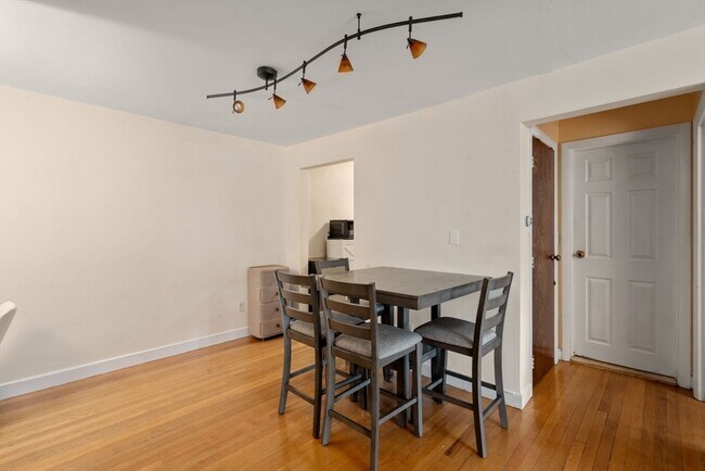Photo - 14 Commonwealth Ct Unit 11