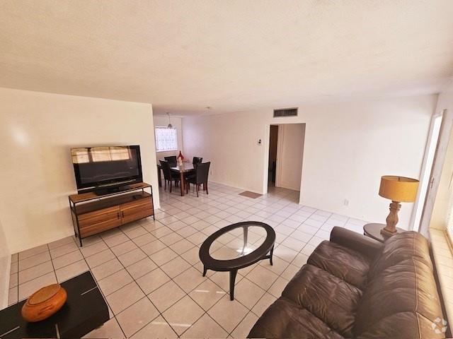 Building Photo - 5112 Hollywood Blvd Unit 2 Rental