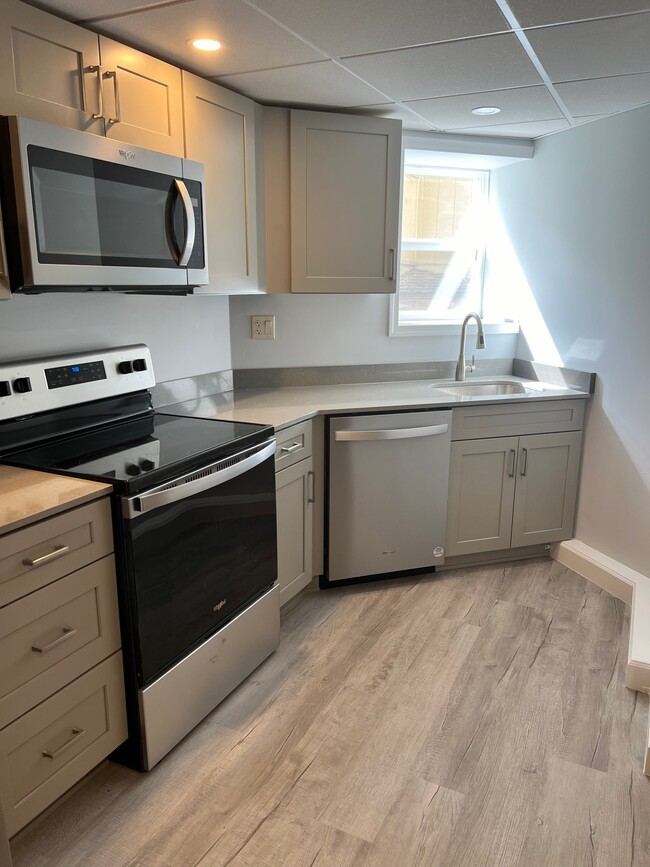 Photo - 410 Hillview Plz