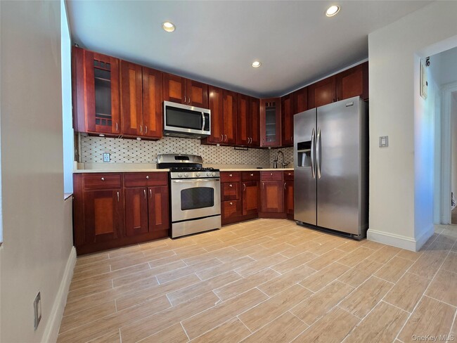 Building Photo - 31-17 43rd St Unit 1 Rental
