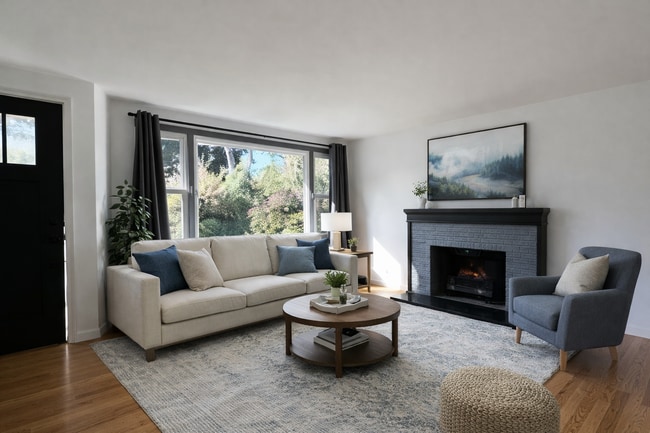 Photo - 16748 Linden Ave N