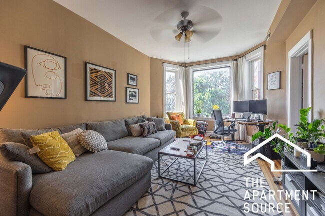 Building Photo - 3110 W Fullerton Ave Unit 2