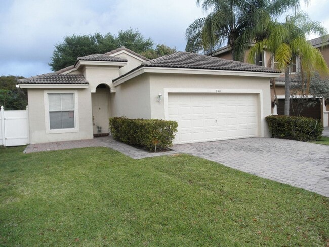 Building Photo - Sabal Lakes