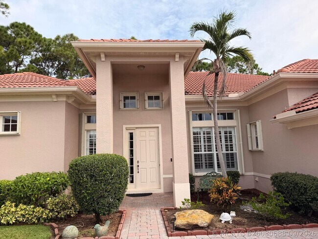 403 NW Lyndhurst Ct